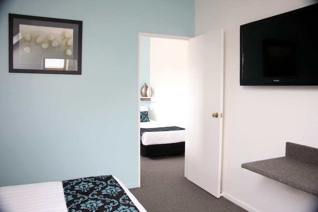 Motel Camelot On Ulster à Hamilton Extérieur photo