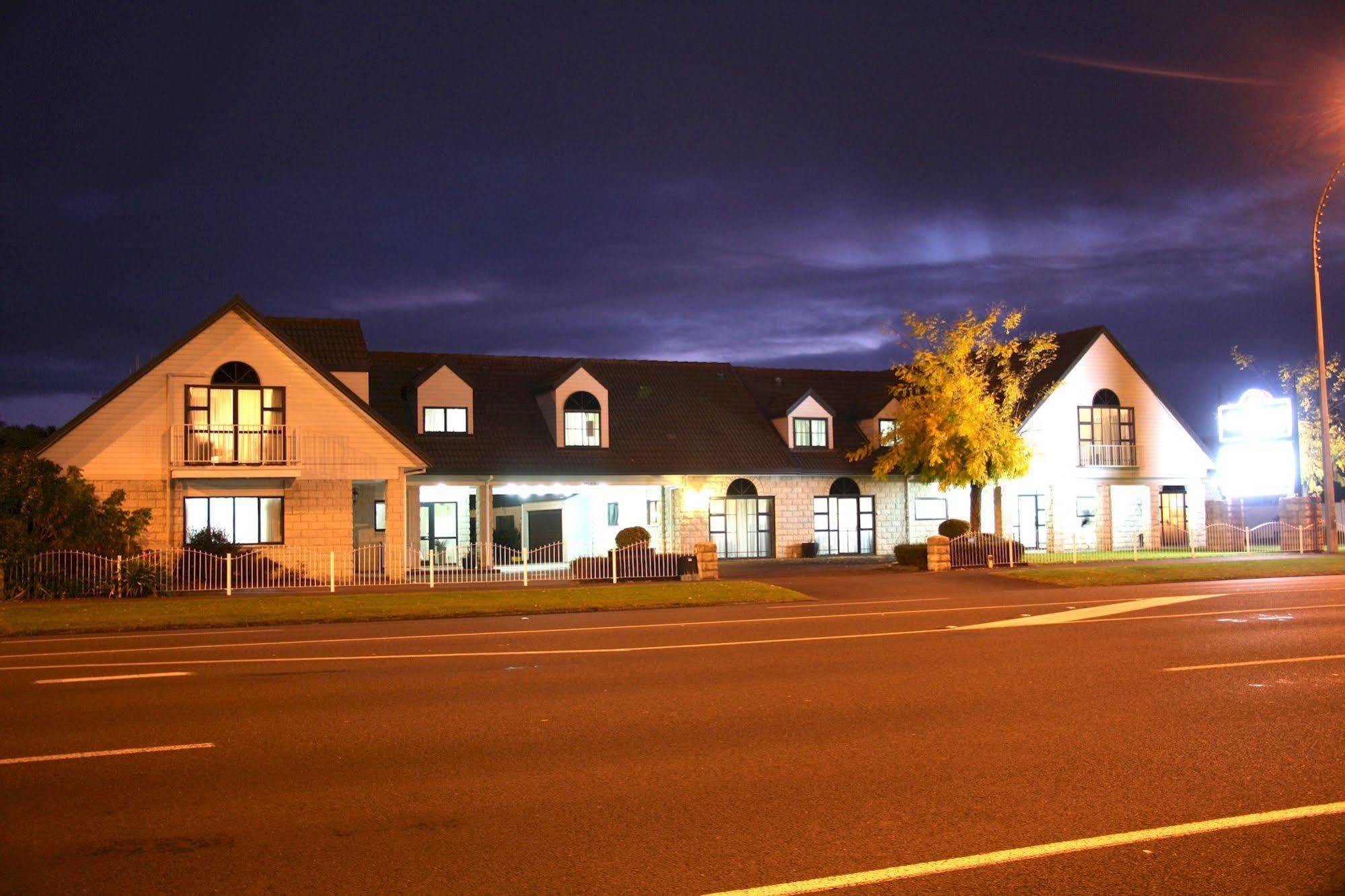 Motel Camelot On Ulster à Hamilton Extérieur photo
